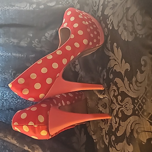 Vintage size 9 red and white polka dot platform 7 inch heels - Picture 4 of 5